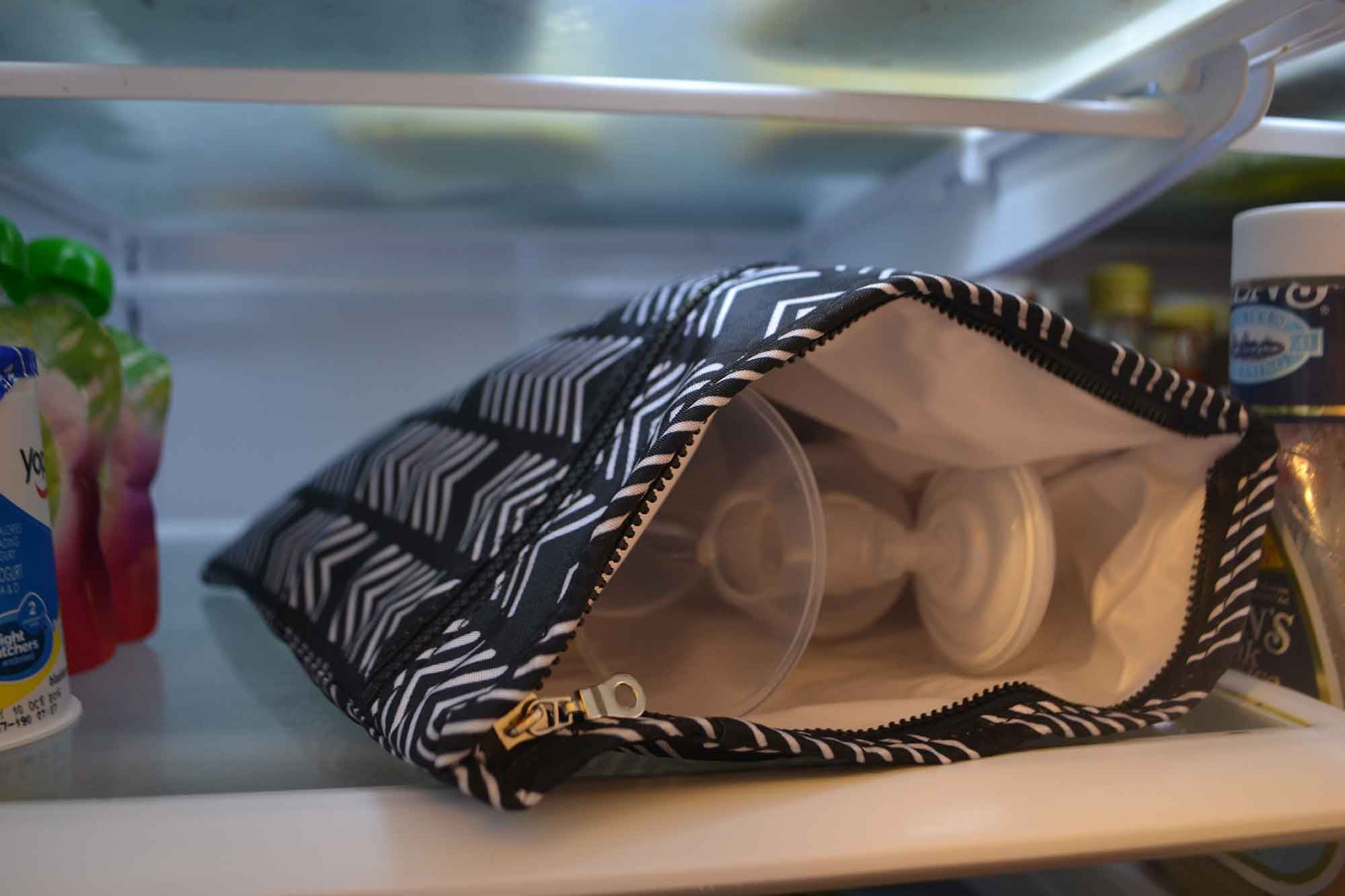 Pumparoo Wet/Dry Bag with Staging Mat® (Black & White) - Image 7